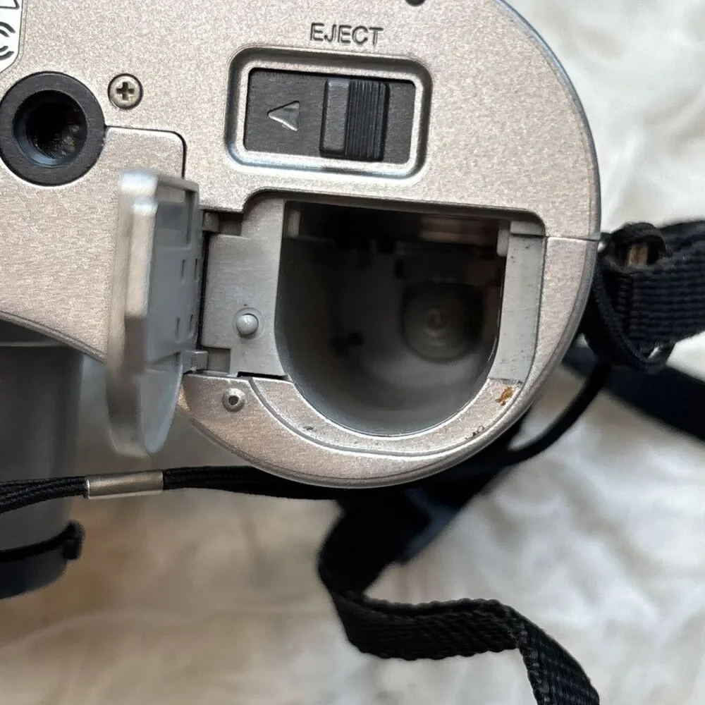 Kodak DC4800 Zoom Digital Camera 3.1MP Complete Kit Charger Batteries Case Works
